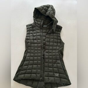 Arc'teryx Women's Quilted Hooded Vest - Dark Green